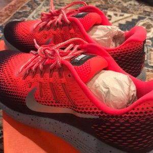 Nike Lunarglide 8 Shield tennis shoes